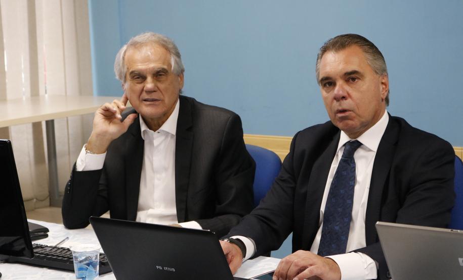 O presidente da Fomento Paraná, Vilson Ribeiro de Andrade, e o diretor de Mercado, Luis Malucelli Neto, na abertura do webcast com agentes de crédito, nas instalações da Celepar.