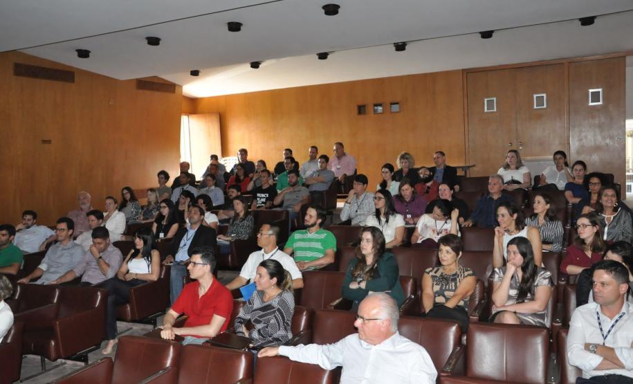 Palestra Fernando Pianaro - Coaching e Mentoring na Administração Pública O professor Fernando Pianaro apresentou a palestra "Coaching e Mentoring na Administração Pública" na Fomento Paraná.