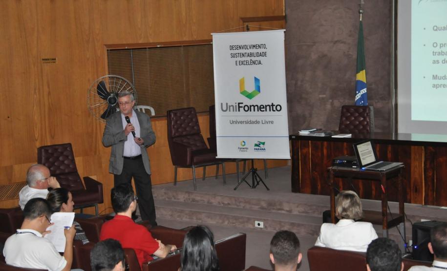 Palestra Fernando Pianaro - Coaching e Mentoring na Administração Pública O professor Fernando Pianaro apresentou a palestra "Coaching e Mentoring na Administração Pública" na Fomento Paraná.