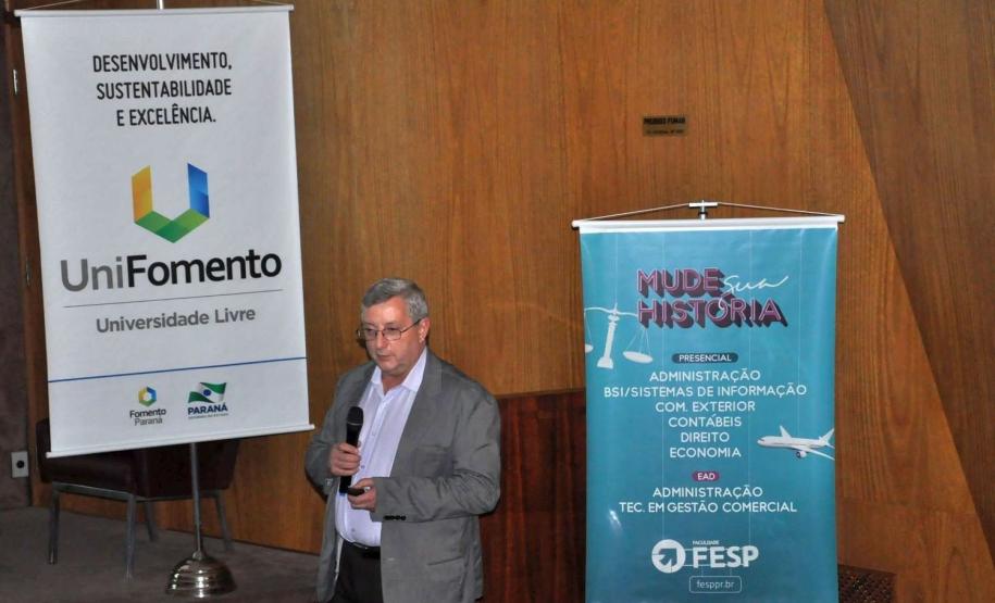 Palestra Fernando Pianaro - Coaching e Mentoring na Administração Pública O professor Fernando Pianaro apresentou a palestra "Coaching e Mentoring na Administração Pública" na Fomento Paraná.