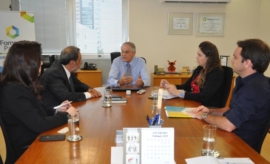 A Fomento Paraná recebe nesta terça (20) e quarta-feira o consultor do Banco Interamericano de Desenvolvimento (BID) Marco Fujihara, que está iniciando um processo de diagnóstico para implantação da política de sustentabilidade socioambiental da instituição.