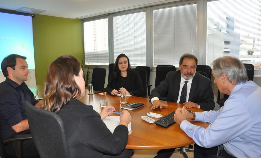 A Fomento Paraná recebe nesta terça (20) e quarta-feira o consultor do Banco Interamericano de Desenvolvimento (BID) Marco Fujihara, que está iniciando um processo de diagnóstico para implantação da política de sustentabilidade socioambiental da instituição.