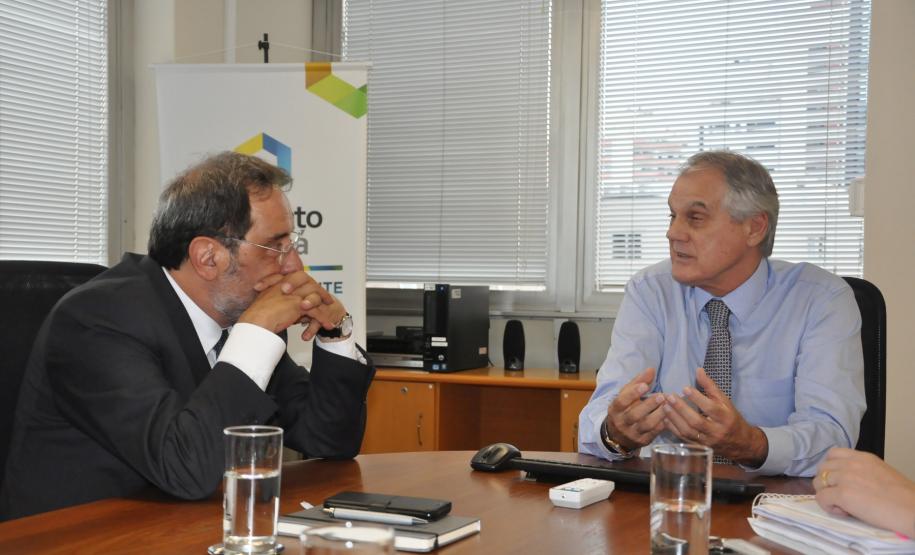 A Fomento Paraná recebe nesta terça (20) e quarta-feira o consultor do Banco Interamericano de Desenvolvimento (BID) Marco Fujihara, que está iniciando um processo de diagnóstico para implantação da política de sustentabilidade socioambiental da instituição.