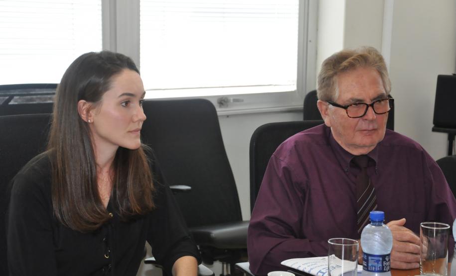 Palestra promovida pela UniFomento com o professor alemão Klaus Rother e Giovanna Zeny, apresentada a diretores, gerentes, assessores e coordenadores da Fomento Paraná.
