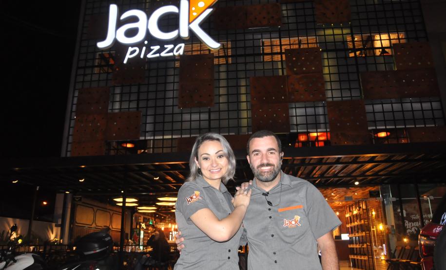 Os empreendedores Elton e Gleide Antunes buscaram dois financiamentos da Fomento Paraná. Passaram de três para 40 funcionários. Hoje vendem mais de 5 mil pizzas por mês.