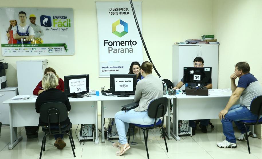 Empreendedores de Cascavel captaram  R$ 472 mil em microcrédito em um ano Sala do Empreendedor de Cascavel, onde atuam os agentes de crédito da Fomento Paraná para orientar empreendedores nos financiamentos e microcrédito.
