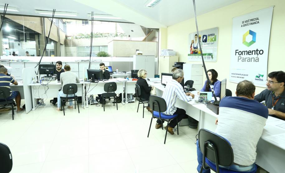 Empreendedores de Cascavel captaram  R$ 472 mil em microcrédito em um ano Sala do Empreendedor de Cascavel, onde atuam os agentes de crédito da Fomento Paraná para orientar empreendedores nos financiamentos e microcrédito.