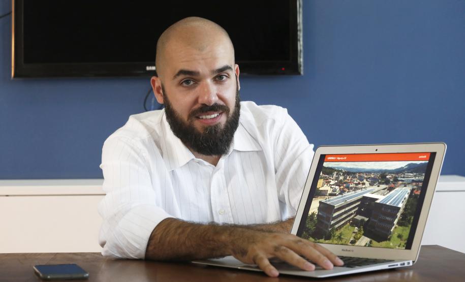Guido Petinelli, da Petinelli Engenharia, de Curitiba, que projeta construções de forma integrada, para reduzir o consumo de energia e o impacto ambiental em edificações.
Foto: Arnaldo Alves / ANPr.