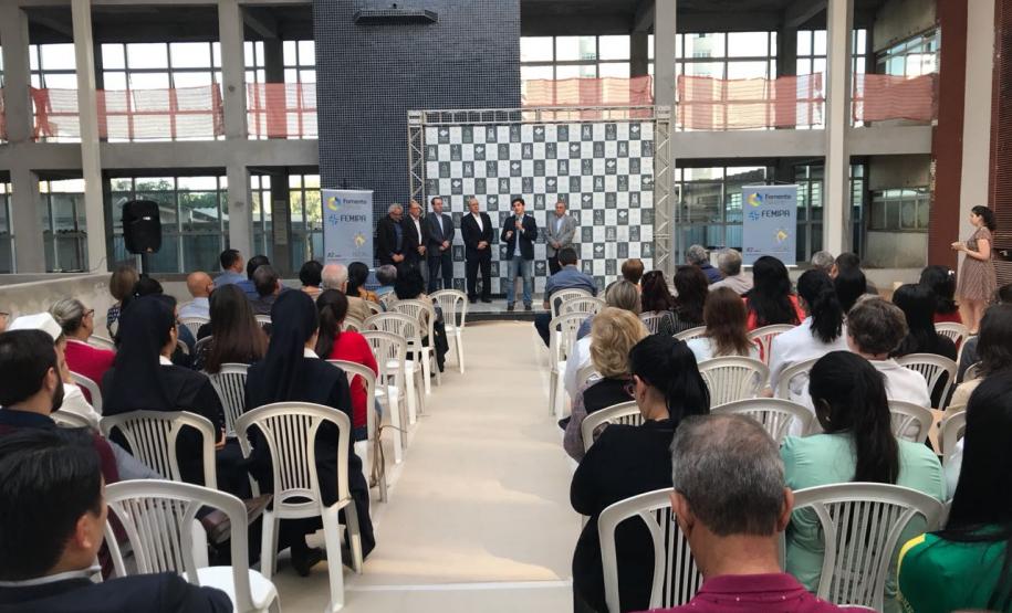 Santa Casa de Londrina presta contas de financiamento com a Fomento Paraná A Irmandade Santa Casa de Londrina apresentou nesta segunda-feira (2/7) a prestação de contas do uso dos recursos de um contrato de financiamento firmado com a Fomento Paraná, no valor de R$ 10 milhões. Os recursos da linha BNDES Saúde - Atendimento SUS foram destinados à reestruturação do endividamento da entidade com fornecedores.