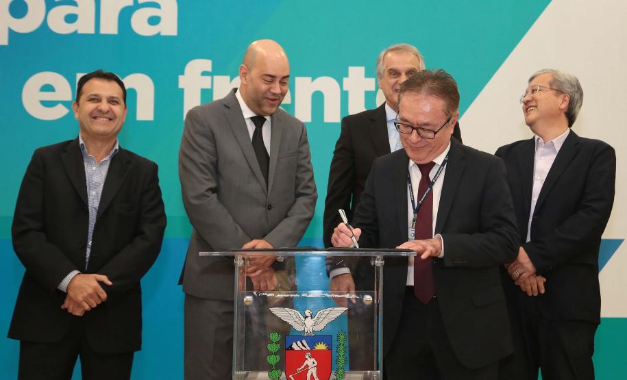 A partir deste mês, trabalhadores parananenses que querem abrir um negócio podem procurar qualquer umas das 216 agências do trabalhador do Paraná para ter acesso ao Microcrédito Fácil, disponibilizado pelo Governo do Estado por meio da Fomento Paraná