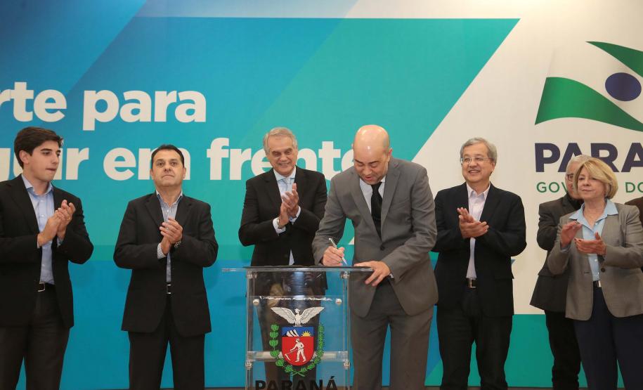 A partir deste mês, trabalhadores parananenses que querem abrir um negócio podem procurar qualquer umas das 216 agências do trabalhador do Paraná para ter acesso ao Microcrédito Fácil, disponibilizado pelo Governo do Estado por meio da Fomento Paraná