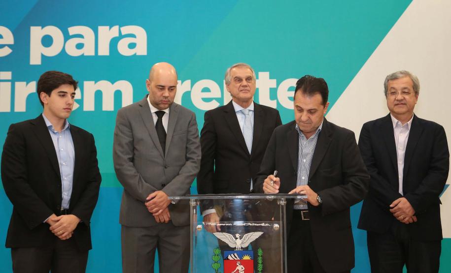 A partir deste mês, trabalhadores parananenses que querem abrir um negócio podem procurar qualquer umas das 216 agências do trabalhador do Paraná para ter acesso ao Microcrédito Fácil, disponibilizado pelo Governo do Estado por meio da Fomento Paraná