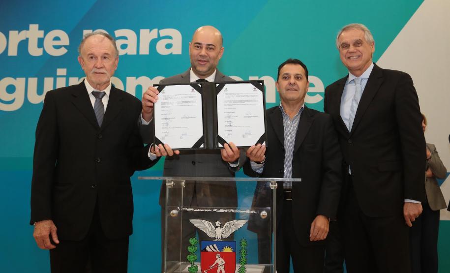 A partir deste mês, trabalhadores parananenses que querem abrir um negócio podem procurar qualquer umas das 216 agências do trabalhador do Paraná para ter acesso ao Microcrédito Fácil, disponibilizado pelo Governo do Estado por meio da Fomento Paraná