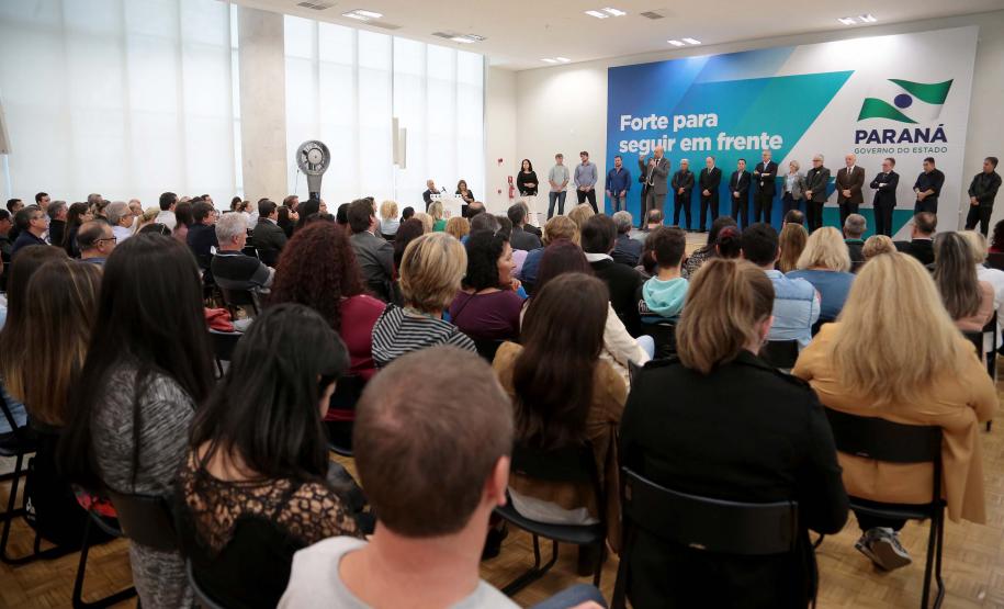 A partir deste mês, trabalhadores parananenses que querem abrir um negócio podem procurar qualquer umas das 216 agências do trabalhador do Paraná para ter acesso ao Microcrédito Fácil, disponibilizado pelo Governo do Estado por meio da Fomento Paraná