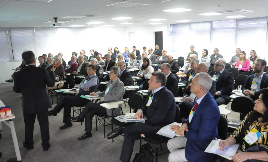 Fomento Paraná recebe consultores de negócios para apresentação das linhas de crédito.