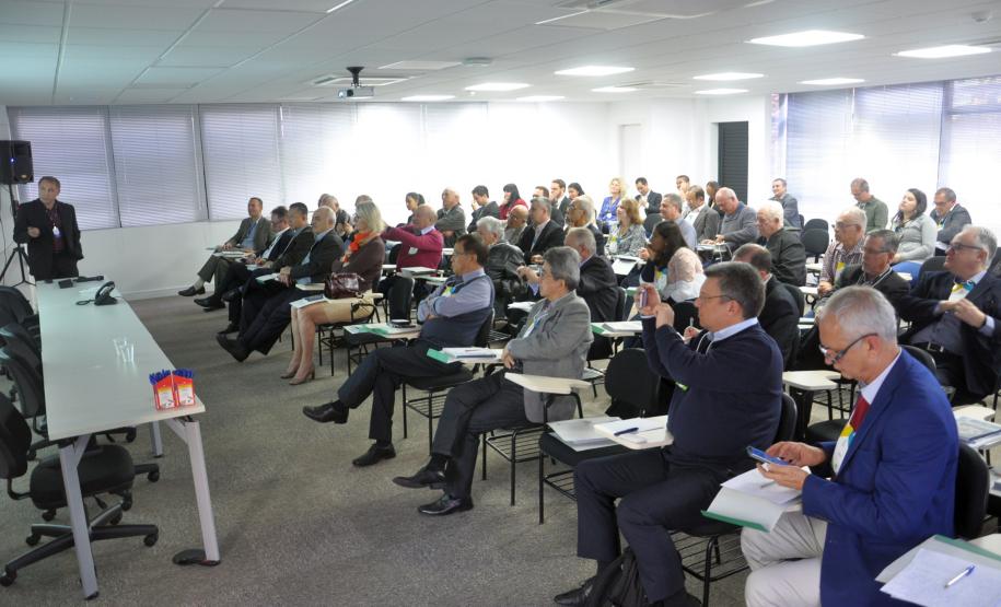 Fomento Paraná recebe consultores de negócios para apresentação das linhas de crédito.