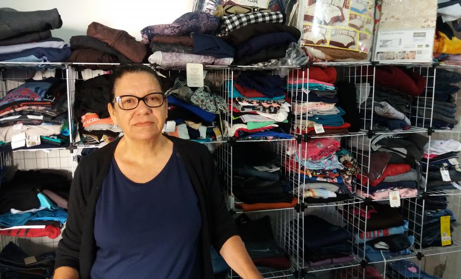 Dora Alice Freitas começou vendendo roupas informalmente, hoje tem uma loja e já contratou quatro financiamentos da Fomento Paraná para ampliar o empreendimento. A nova aposta da comerciante é a moda plus size