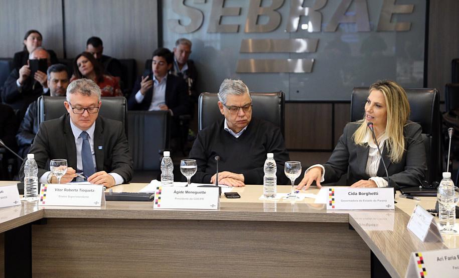 A governadora Cida Borghetti assina a regulamentação dos três fundos criados pelo Governo do Estado para fomento de micro e pequenas empresas paranaenses. São eles o Fundo de Aval Garantidor, Fundo de Capital de Risco e Fundo de Inovação. - Curitiba, 22/10/2018. - Foto: José Fernando Ogura/ANPr