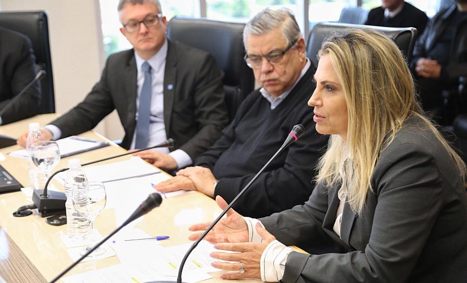 A governadora Cida Borghetti assina a regulamentação dos três fundos criados pelo Governo do Estado para fomento de micro e pequenas empresas paranaenses. São eles o Fundo de Aval Garantidor, Fundo de Capital de Risco e Fundo de Inovação. - Curitiba, 22/10/2018. - Foto: José Fernando Ogura/ANPr