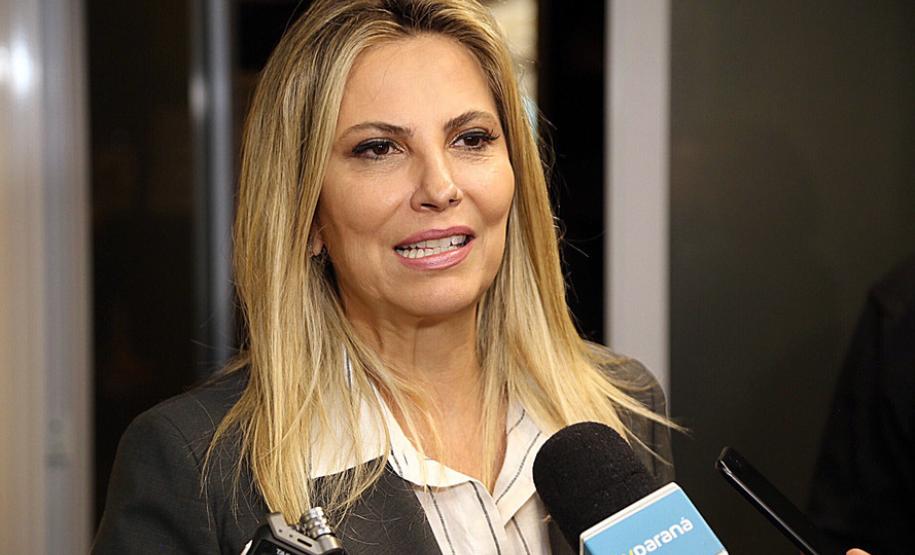 A governadora Cida Borghetti assina a regulamentação dos três fundos criados pelo Governo do Estado para fomento de micro e pequenas empresas paranaenses. São eles o Fundo de Aval Garantidor, Fundo de Capital de Risco e Fundo de Inovação. - Curitiba, 22/10/2018. - Foto: José Fernando Ogura/ANPr