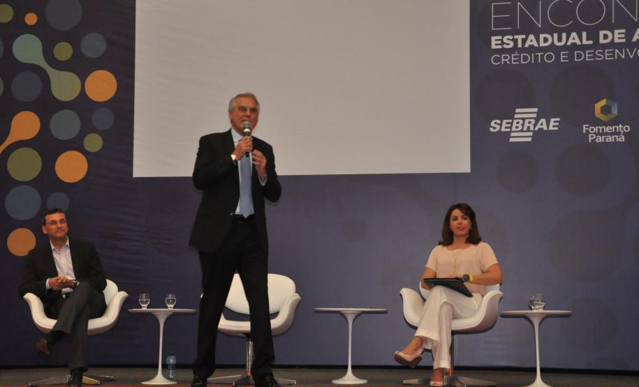 A Fomento Paraná, instituição financeira do Governo do Estado e o Sebrae/PR promovem o Encontro Estadual de Agentes de Crédito e Desenvolvimento, em Pontal do Paraná.
O evento, que acontece nesta terça e quarta (30 e 31/10), na Associação Banestado, tem a participação de 300 agentes que atuam em todo o estado.