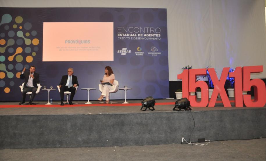 A Fomento Paraná, instituição financeira do Governo do Estado e o Sebrae/PR promovem o Encontro Estadual de Agentes de Crédito e Desenvolvimento, em Pontal do Paraná.
O evento, que acontece nesta terça e quarta (30 e 31/10), na Associação Banestado, tem a participação de 300 agentes que atuam em todo o estado.