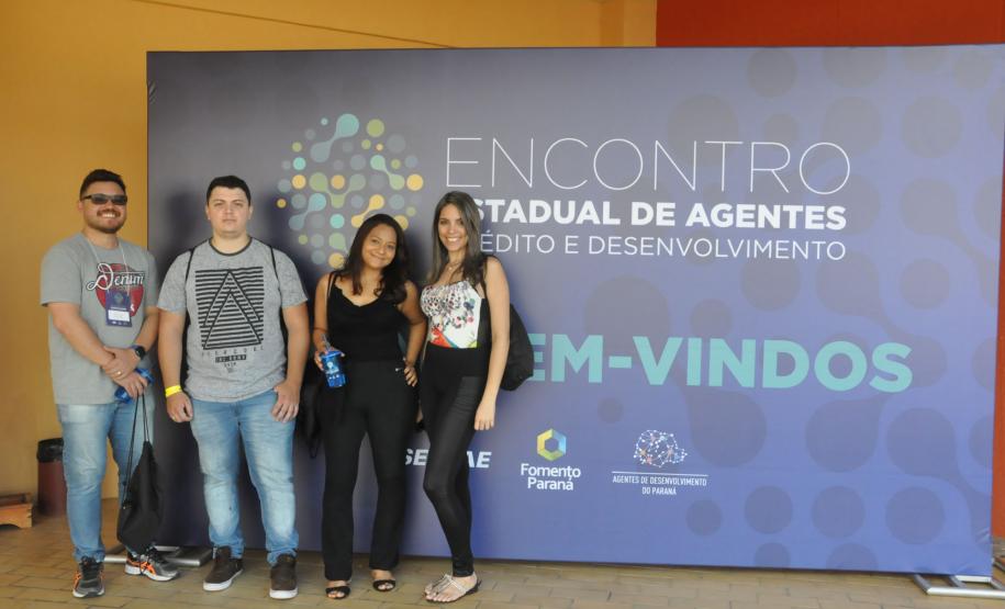A Fomento Paraná, instituição financeira do Governo do Estado e o Sebrae/PR promovem o Encontro Estadual de Agentes de Crédito e Desenvolvimento, em Pontal do Paraná.
O evento, que acontece nesta terça e quarta (30 e 31/10), na Associação Banestado, tem a participação de 300 agentes que atuam em todo o estado.