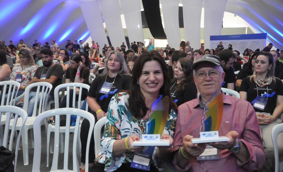 Luciana Dani e Itacir Rovaris, agentes de Francisco Beltrão, que venceram o Prêmio Fomento Paraná e Sebrae/PR de Microcrédito 2018 nas categorias Qualidade (1º liugar) e município Campeão Geral.