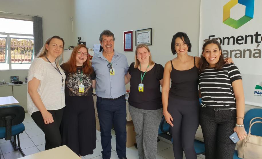 Técnicos do Banco de Desenvolvimento de Minas Gerais (BDMG) vieram a Curitiba conhecer o funcionamento do arranjo criado pela Fomento Paraná que facilita o acesso ao crédito e beneficia milhares de pequenos negócios. Na imagem, a visita ao Centro de Empreendedorismo de Pinhais, com o agente de crédito Aroldo Bertassoni Biss.