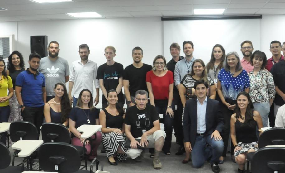 A Fomento Paraná recebeu nesta quarta, 16/01, um grupo de participantes do Projeto Jovem Empresário para apresentar o funcionamento da instituição financeira do Governo do Estado.