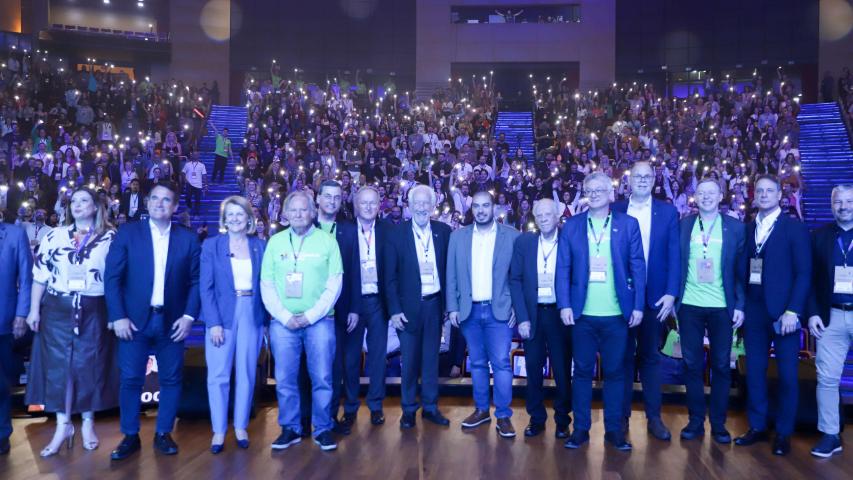 O Governo do Estado e a Prefeitura de Curitiba aproveitaram o grande público presente na Feira do Empreendedor do Sebrae 2025 para anunciar uma nova parceria que vai ampliar o acesso ao crédito para pequenos negócios na Capital.